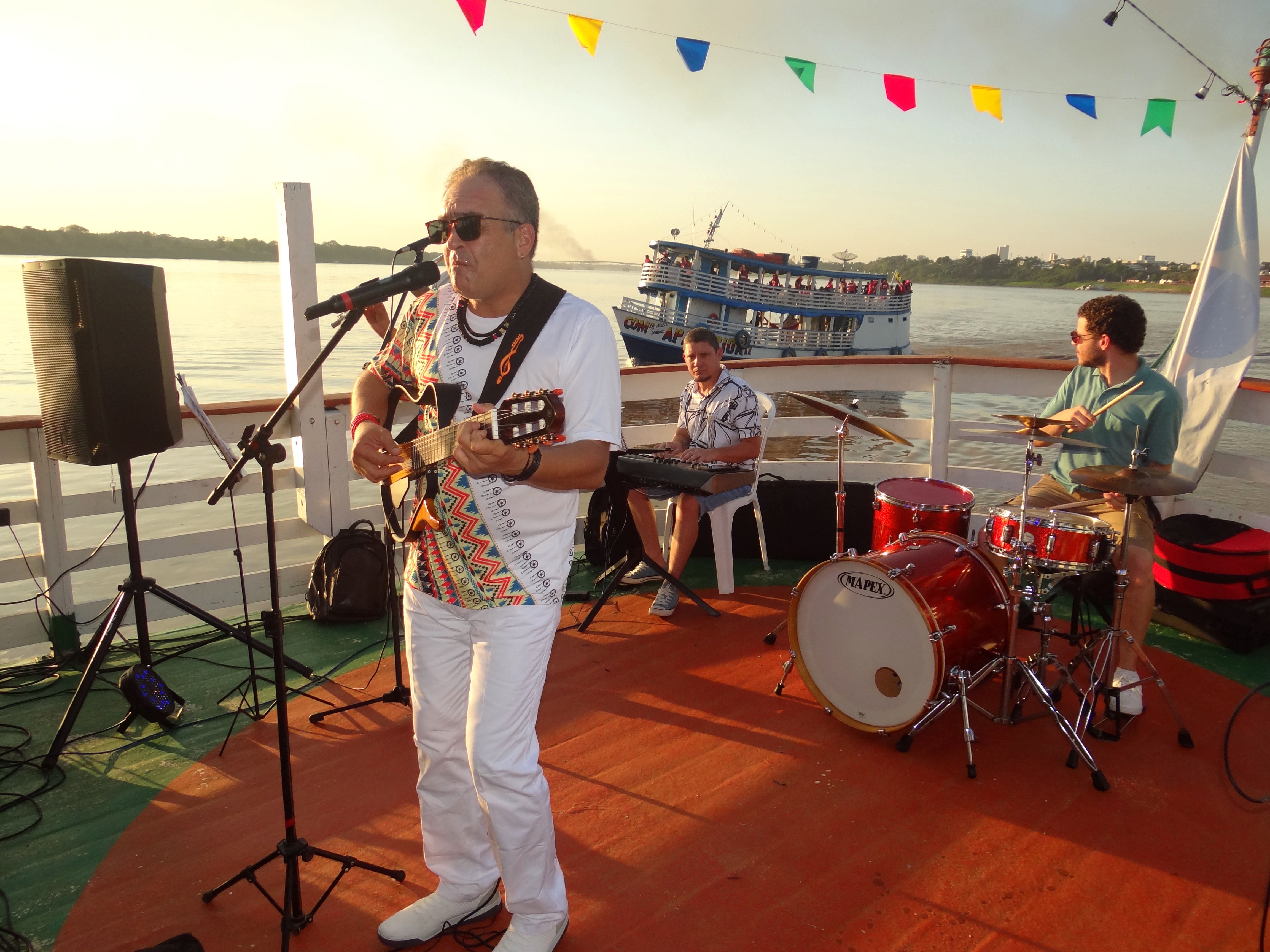 Barco das Artes percorre o Rio Madeira com shows da região