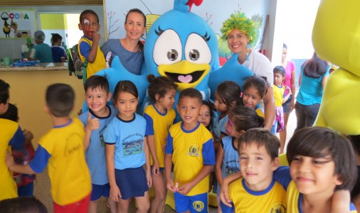 Conen e Galinha Pintadinha na Escola Manoel Aparício Nunes.